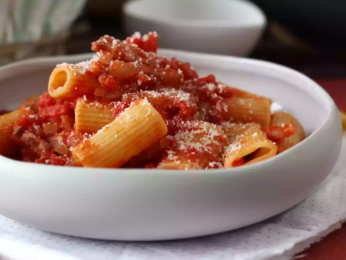 Pasta all'amatriciana, perinteinen resepti selitetty askel askeleelta - kuva 2