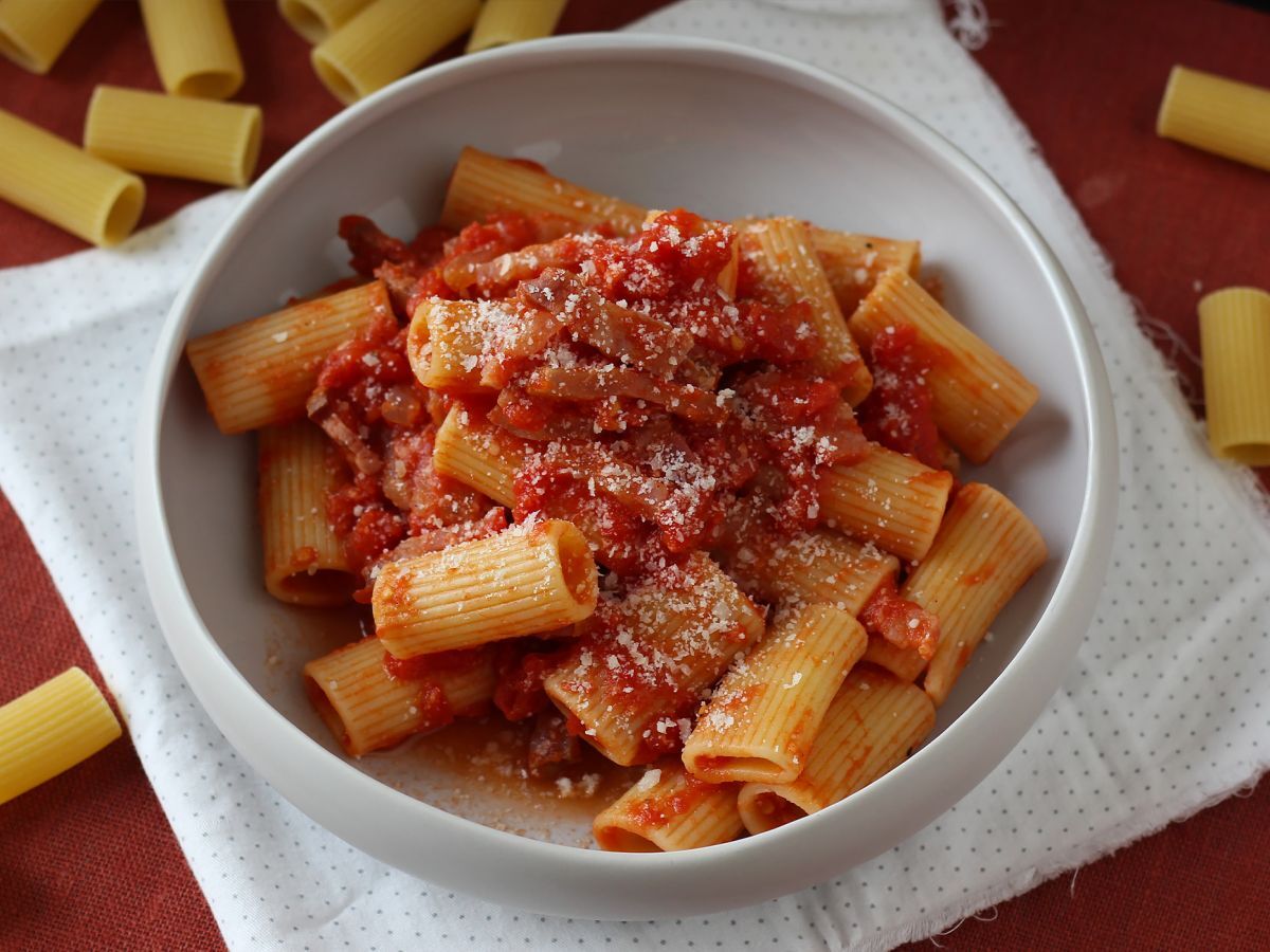 Pasta all'amatriciana, perinteinen resepti selitetty askel askeleelta - kuva 3