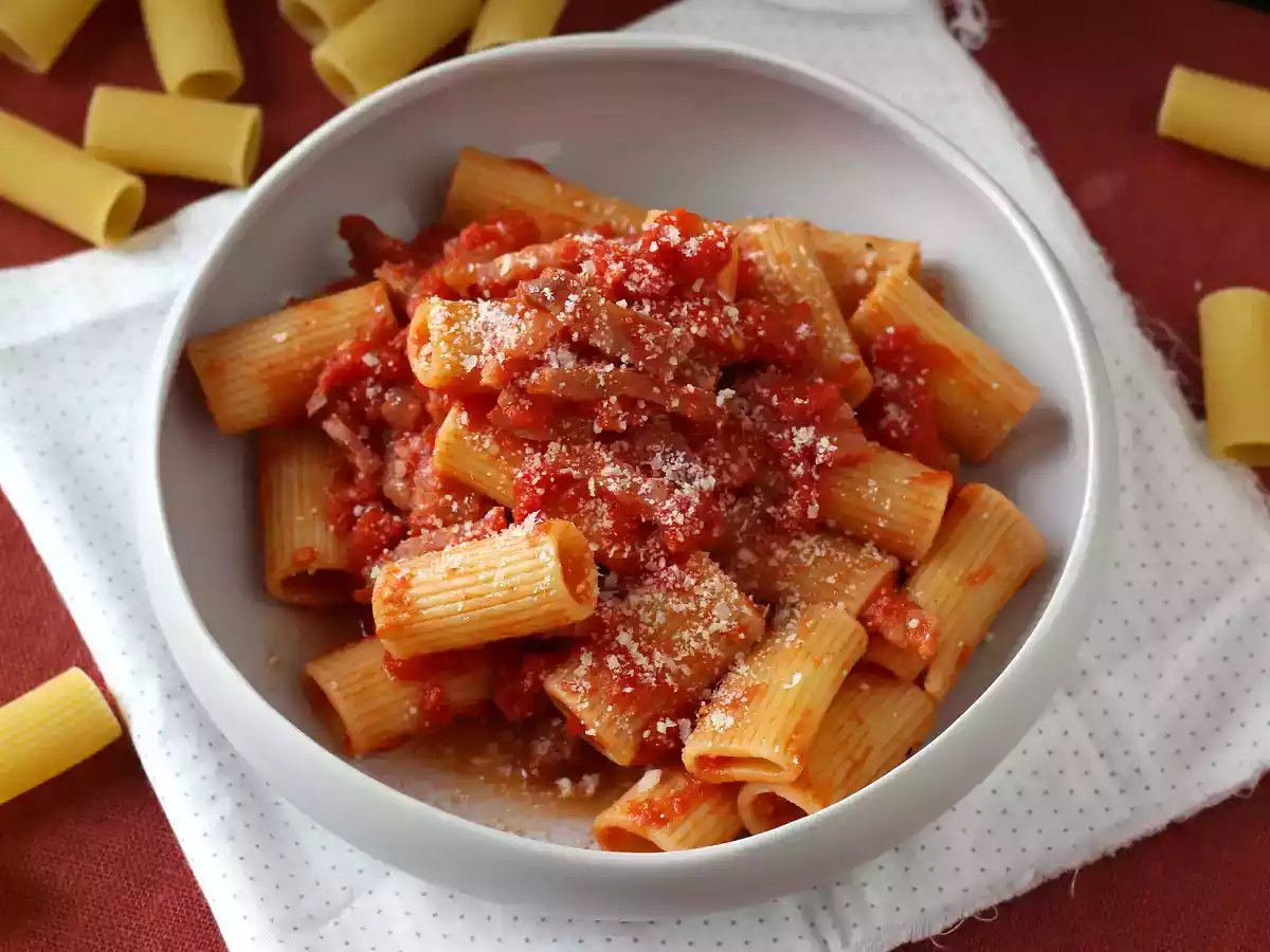 Pasta all'amatriciana, perinteinen resepti selitetty askel askeleelta - kuva 3