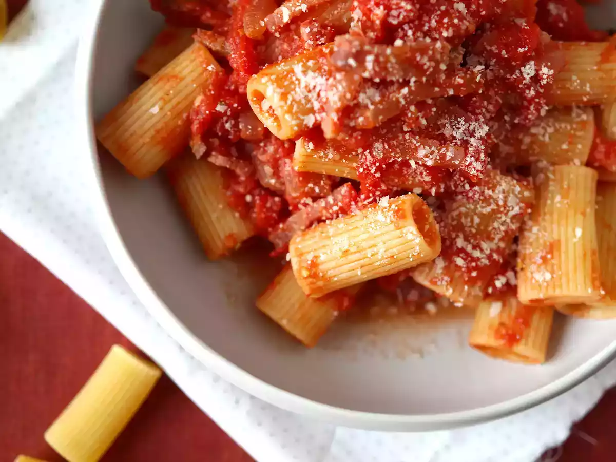 Pasta all'amatriciana, perinteinen resepti selitetty askel askeleelta - kuva 4