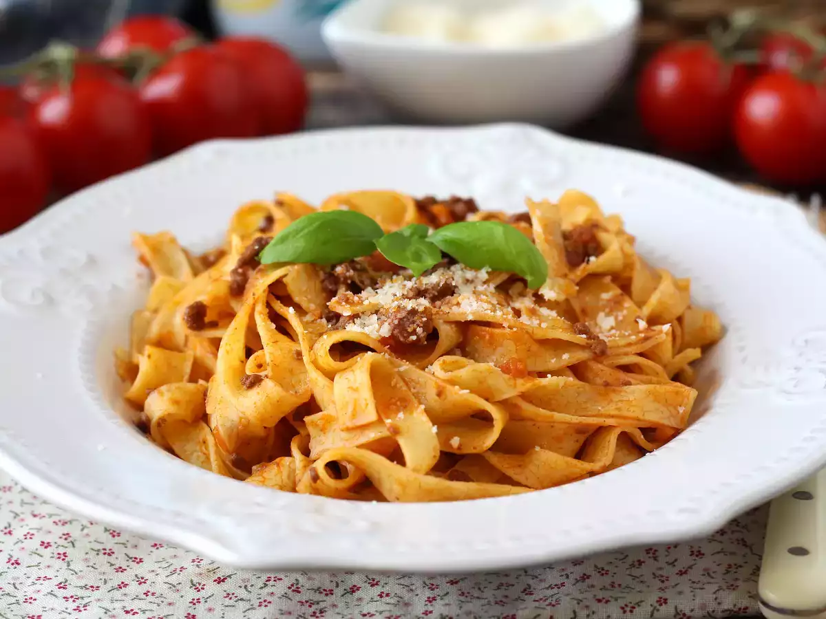 Pasta bolognese-kastikkeella - tagliatelle al ragù alla bolognese (tagliatelle al ragù alla bolognese) - kuva 3