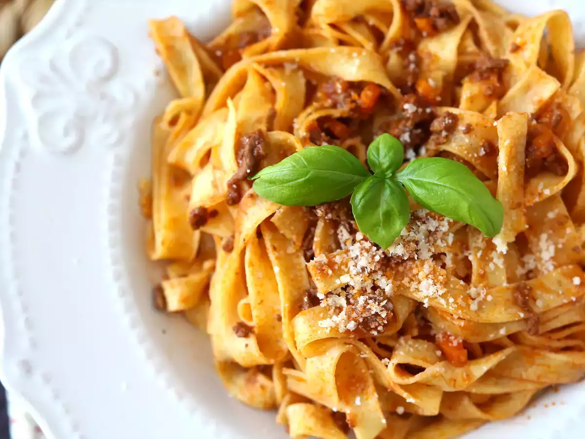 Pasta bolognese-kastikkeella - tagliatelle al ragù alla bolognese (tagliatelle al ragù alla bolognese) - kuva 4