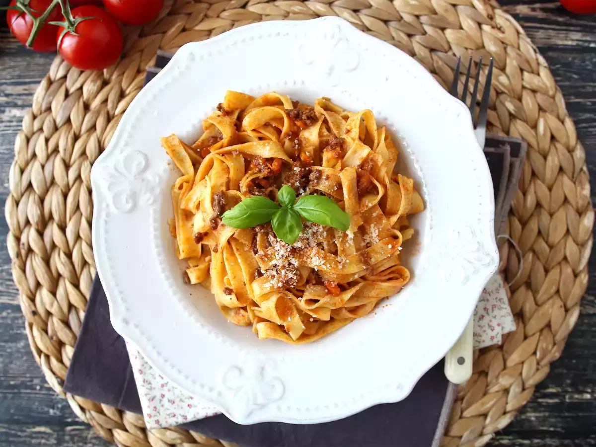 Pasta bolognese-kastikkeella - tagliatelle al ragù alla bolognese (tagliatelle al ragù alla bolognese) - kuva 5