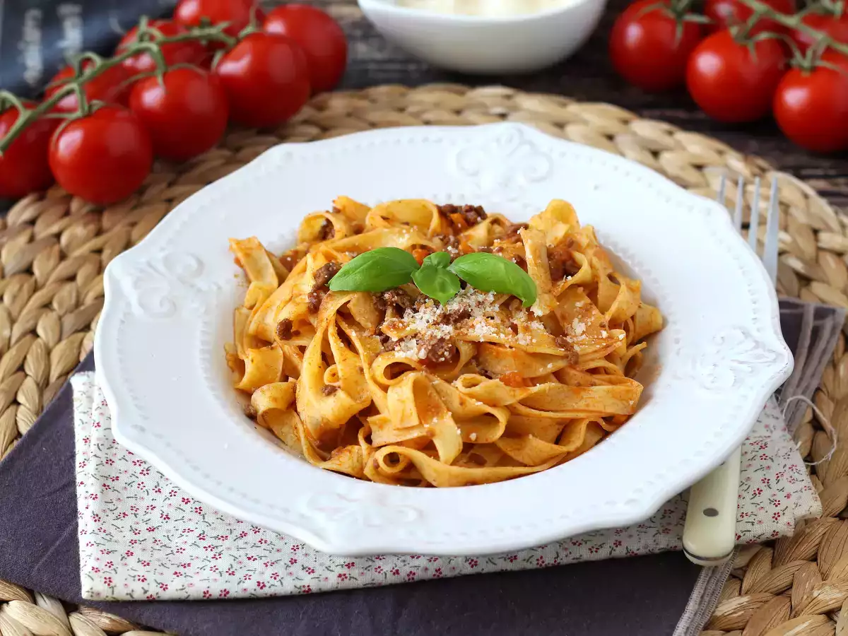 Pasta bolognese-kastikkeella - tagliatelle al ragù alla bolognese (tagliatelle al ragù alla bolognese) - kuva 6