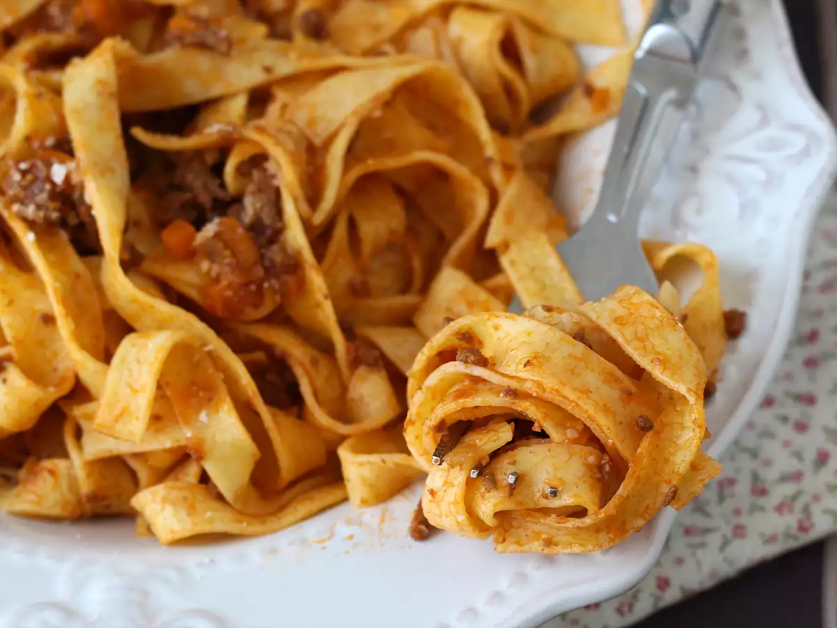 Pasta bolognese-kastikkeella - tagliatelle al ragù alla bolognese (tagliatelle al ragù alla bolognese) - kuva 7