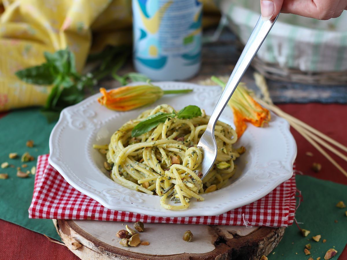 Pasta kesäkurpitsankukkien, ricotan ja pistaasipähkinöiden kera - kuva 4