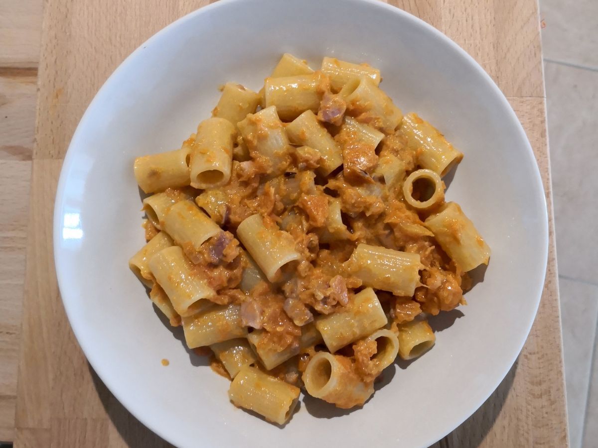 Pasta kurpitsan ja pekonin kanssa