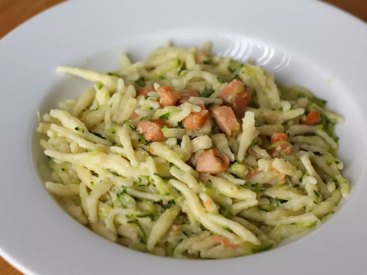 Pasta lohella ja kesäkurpitsalla – kevyt ja maukas ruoka joka tilanteeseen - kuva 2
