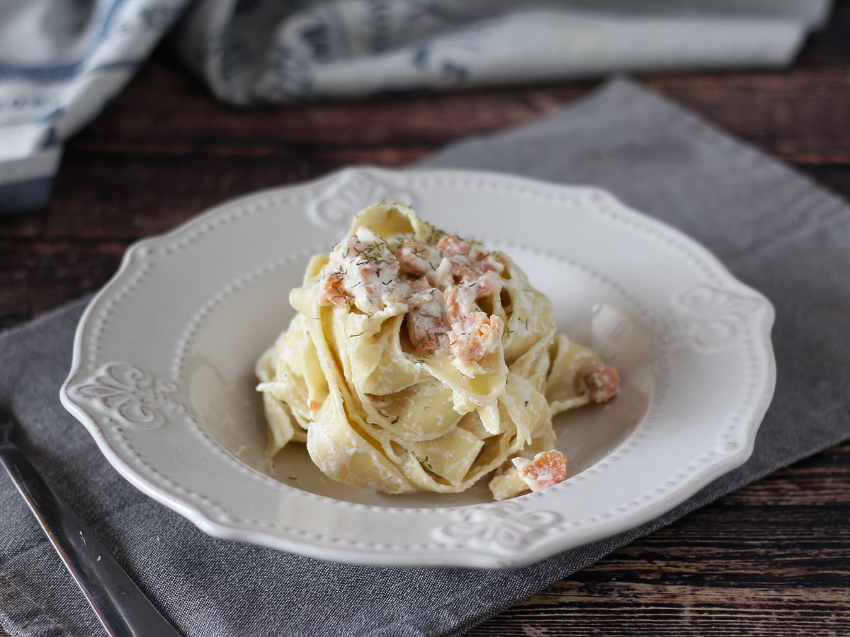 Pasta lohen ja ricottajuuston kanssa, kermainen resepti, jota kaikki haluavat kokeilla