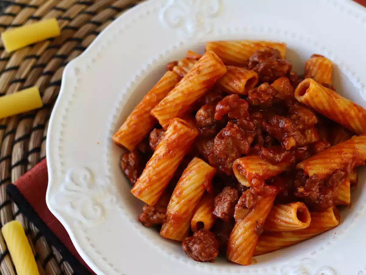 Pasta makkarakastikkeella – helppo ja täyteläisen makuinen ruoka