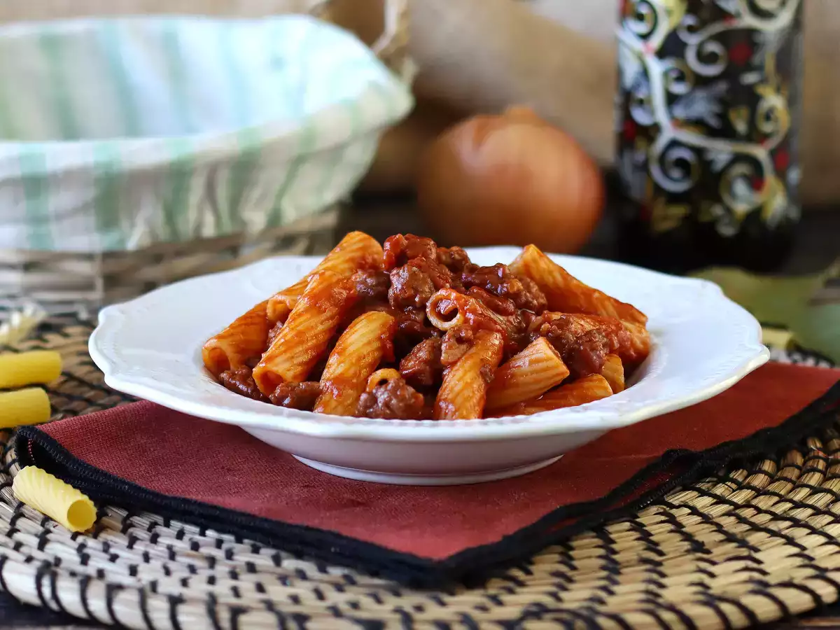 Pasta makkarakastikkeella: yksinkertainen ruokalaji, jossa on voimakas maku - kuva 2