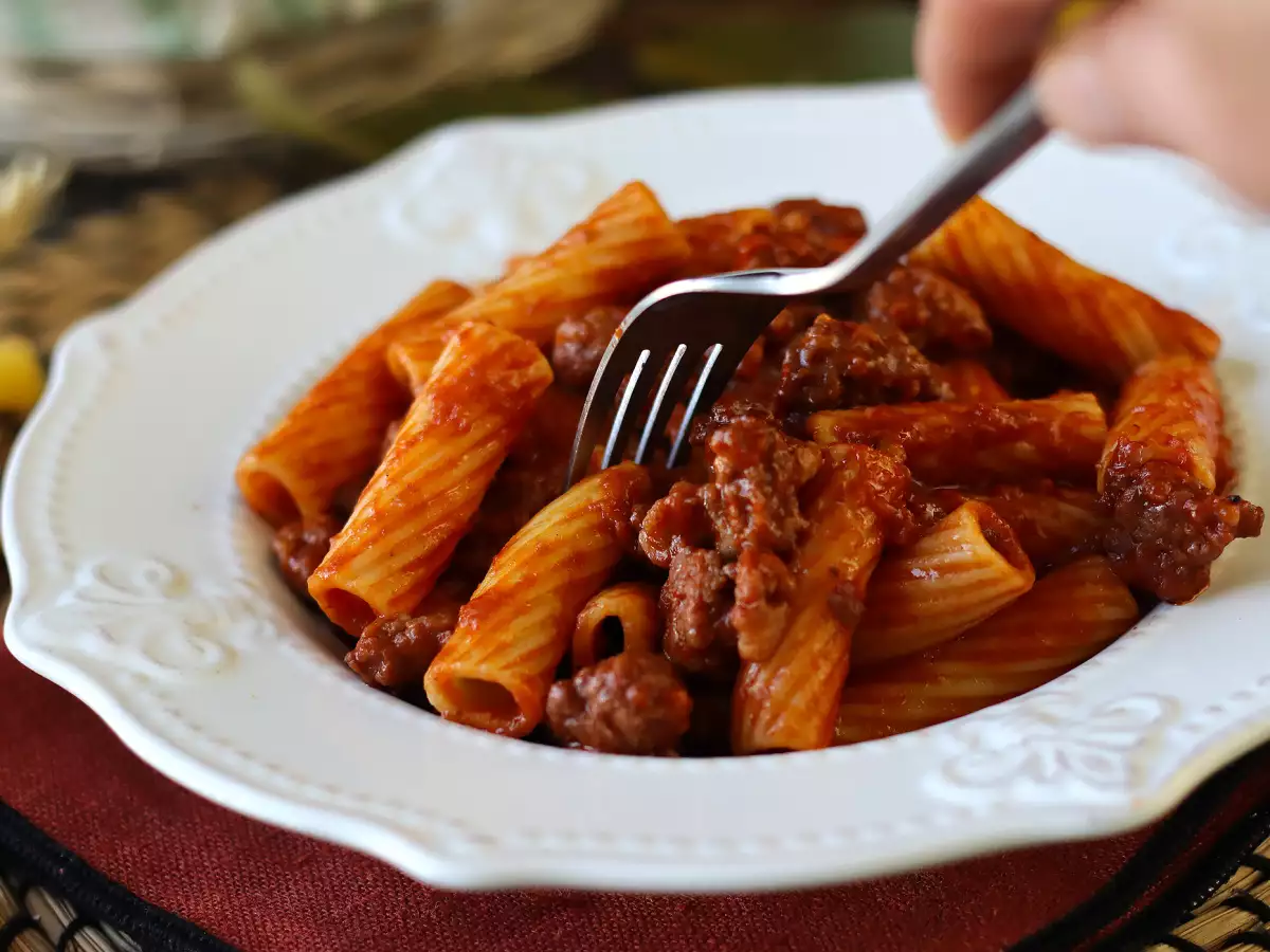Pasta makkarakastikkeella: yksinkertainen ruokalaji, jossa on voimakas maku - kuva 3