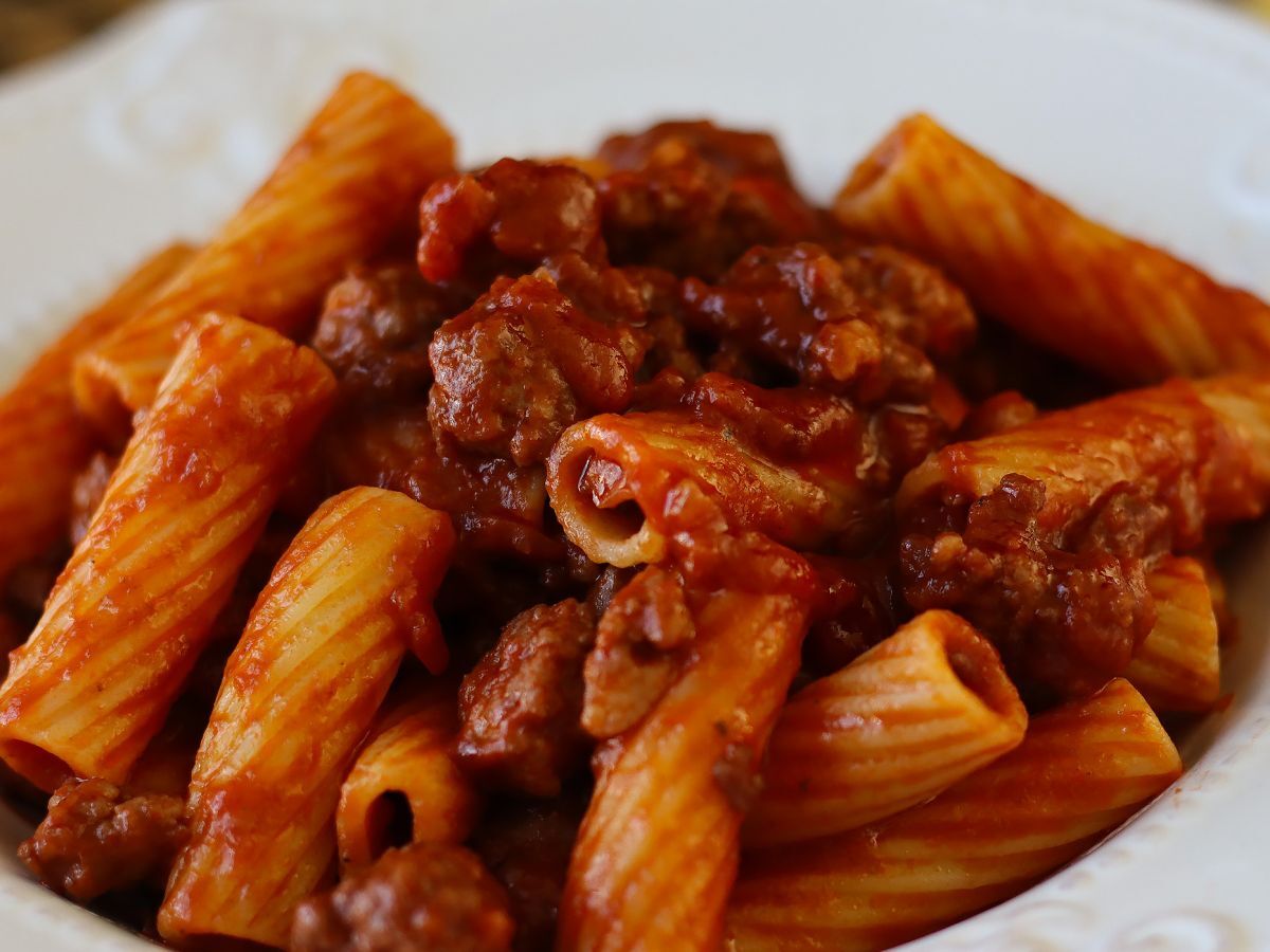 Pasta makkarakastikkeella: yksinkertainen ruokalaji, jossa on voimakas maku - kuva 5