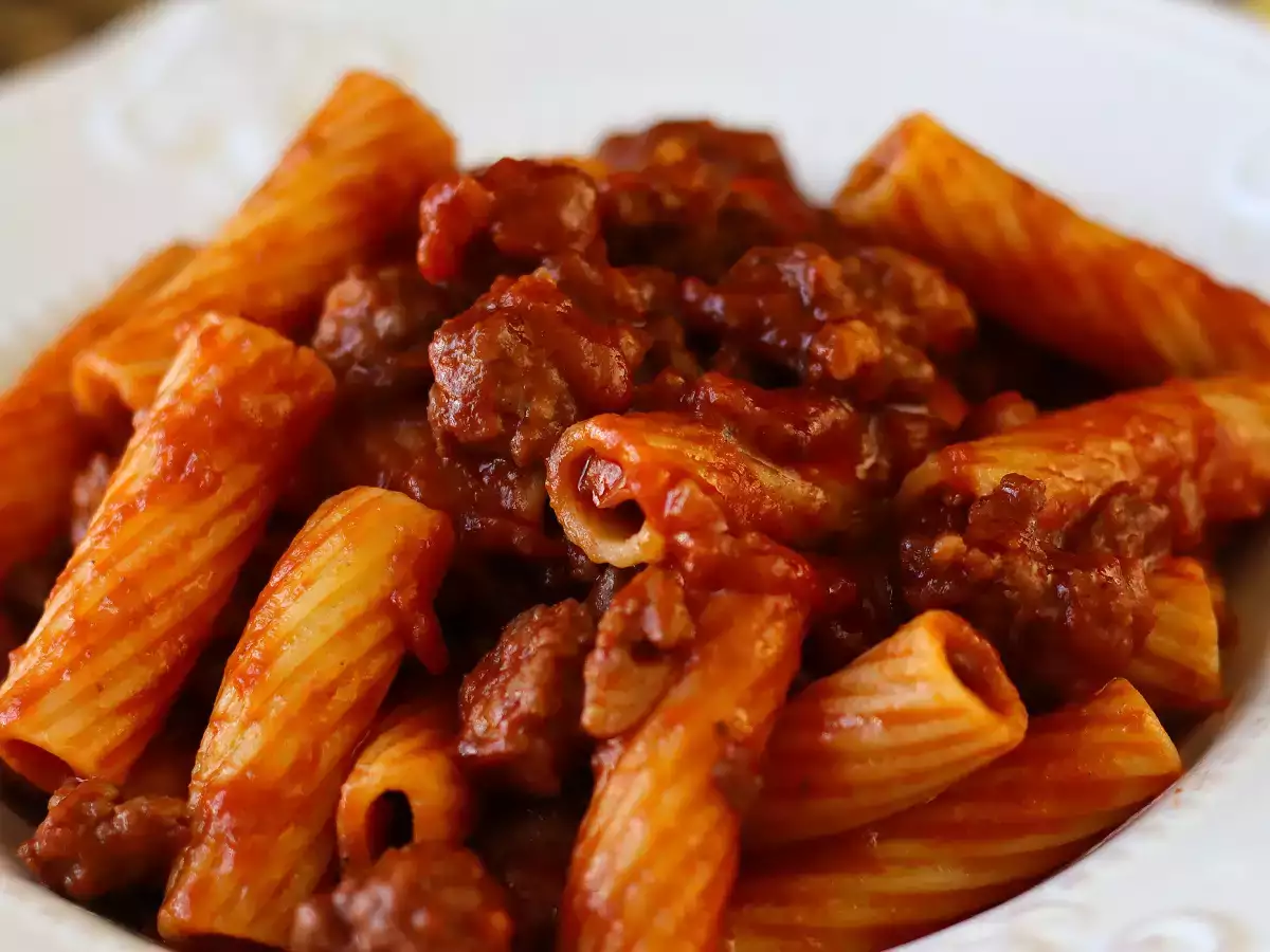 Pasta makkarakastikkeella: yksinkertainen ruokalaji, jossa on voimakas maku - kuva 5
