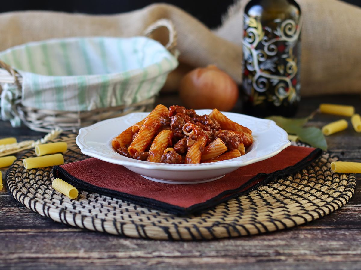 Pasta makkarakastikkeella: yksinkertainen ruokalaji, jossa on voimakas maku - kuva 7