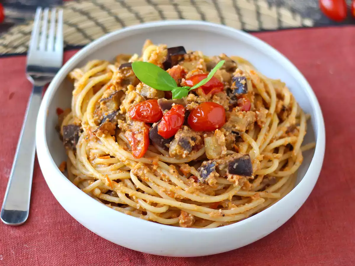 Pasta munakoisokermalla ja kirsikkatomaateilla: yksinkertainen ja maukas resepti - kuva 4