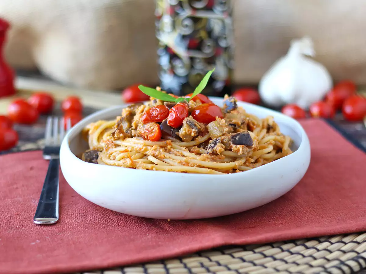 Pasta munakoisokermalla ja kirsikkatomaateilla: yksinkertainen ja maukas resepti - kuva 5