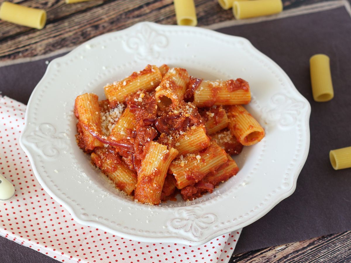 Pasta 'Ndujan kanssa, helposti valmistettava kalabrialainen pastaruoka