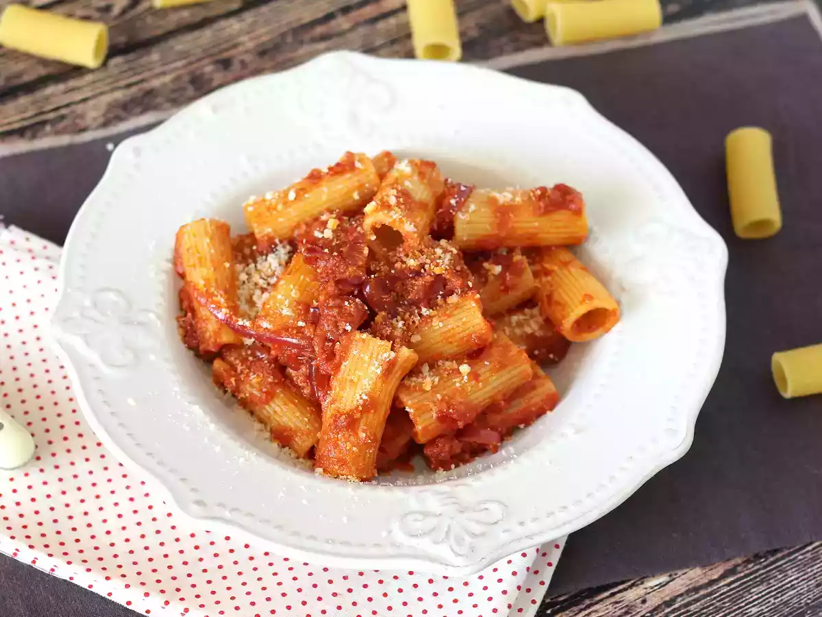 Pasta 'Ndujan kanssa, helposti valmistettava kalabrialainen pastaruoka