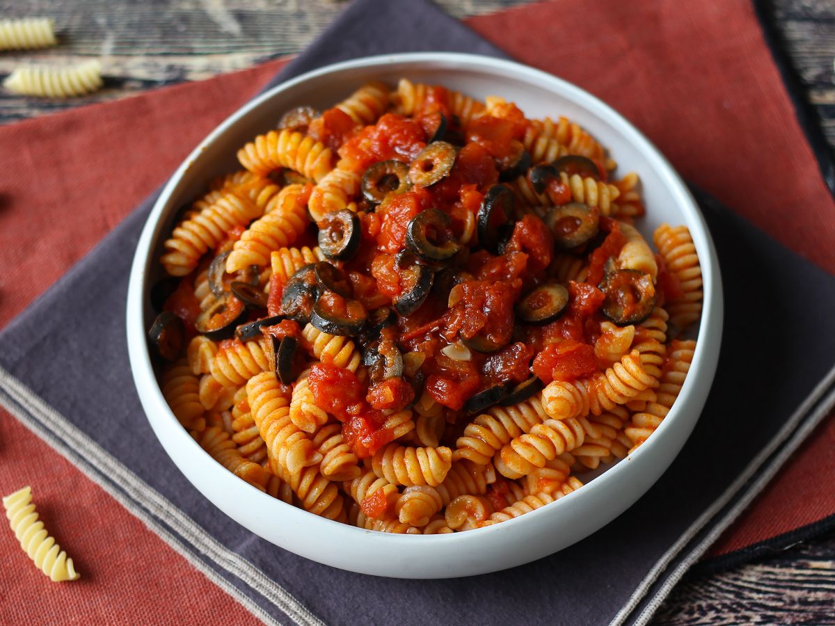 Pasta oliivikastikkeella: edullinen, maukas ja helppo valmistaa! - kuva 3
