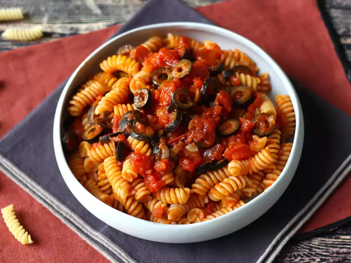Pasta oliivikastikkeella: edullinen, maukas ja helppo valmistaa! - kuva 3