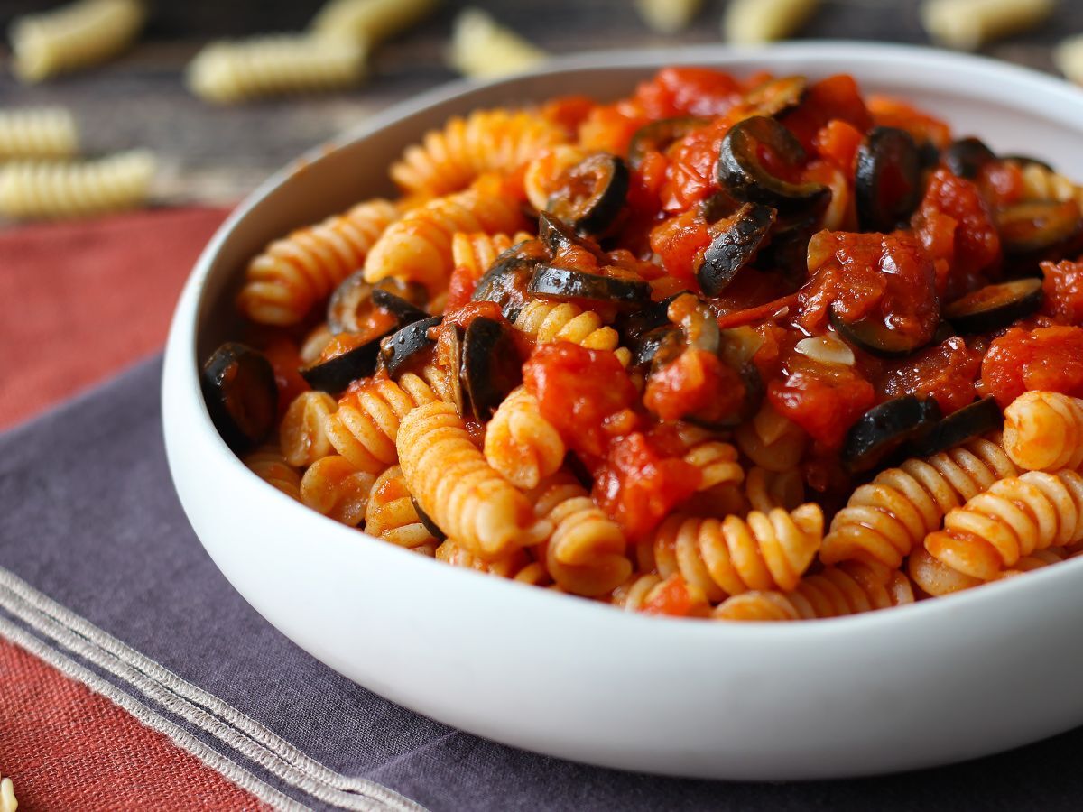 Pasta oliivikastikkeella: edullinen, maukas ja helppo valmistaa! - kuva 4