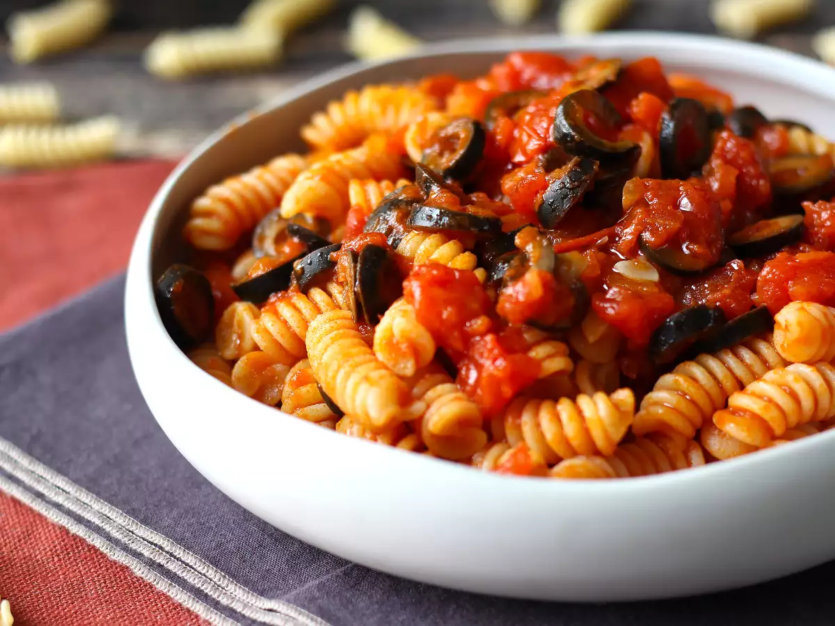 Pasta oliivikastikkeella: edullinen, maukas ja helppo valmistaa! - kuva 4
