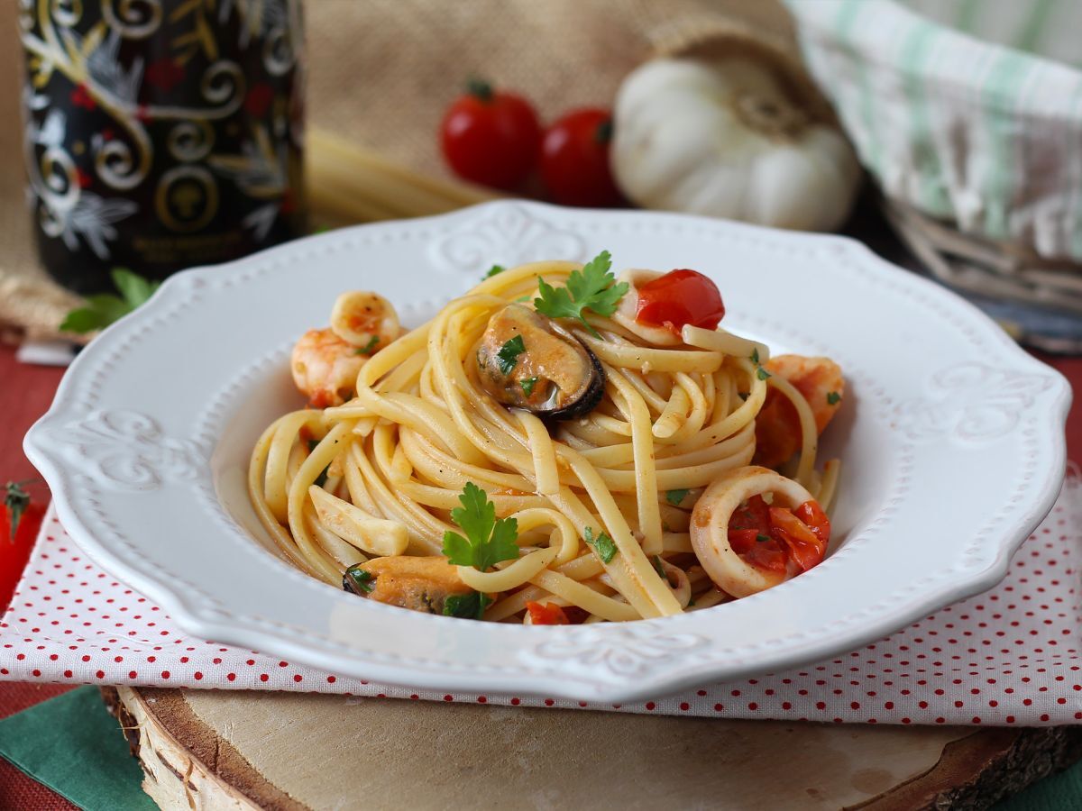 Pasta pakastettujen merenelävien kanssa, maukas ja erittäin nopea ensimmäinen ruokalaji - kuva 6