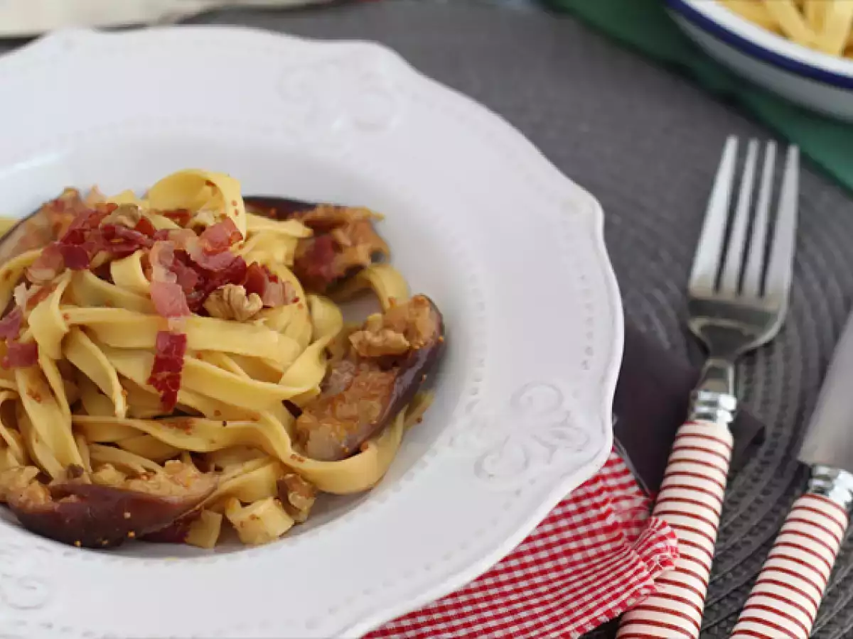 Pasta viikunoilla ja pancettalla