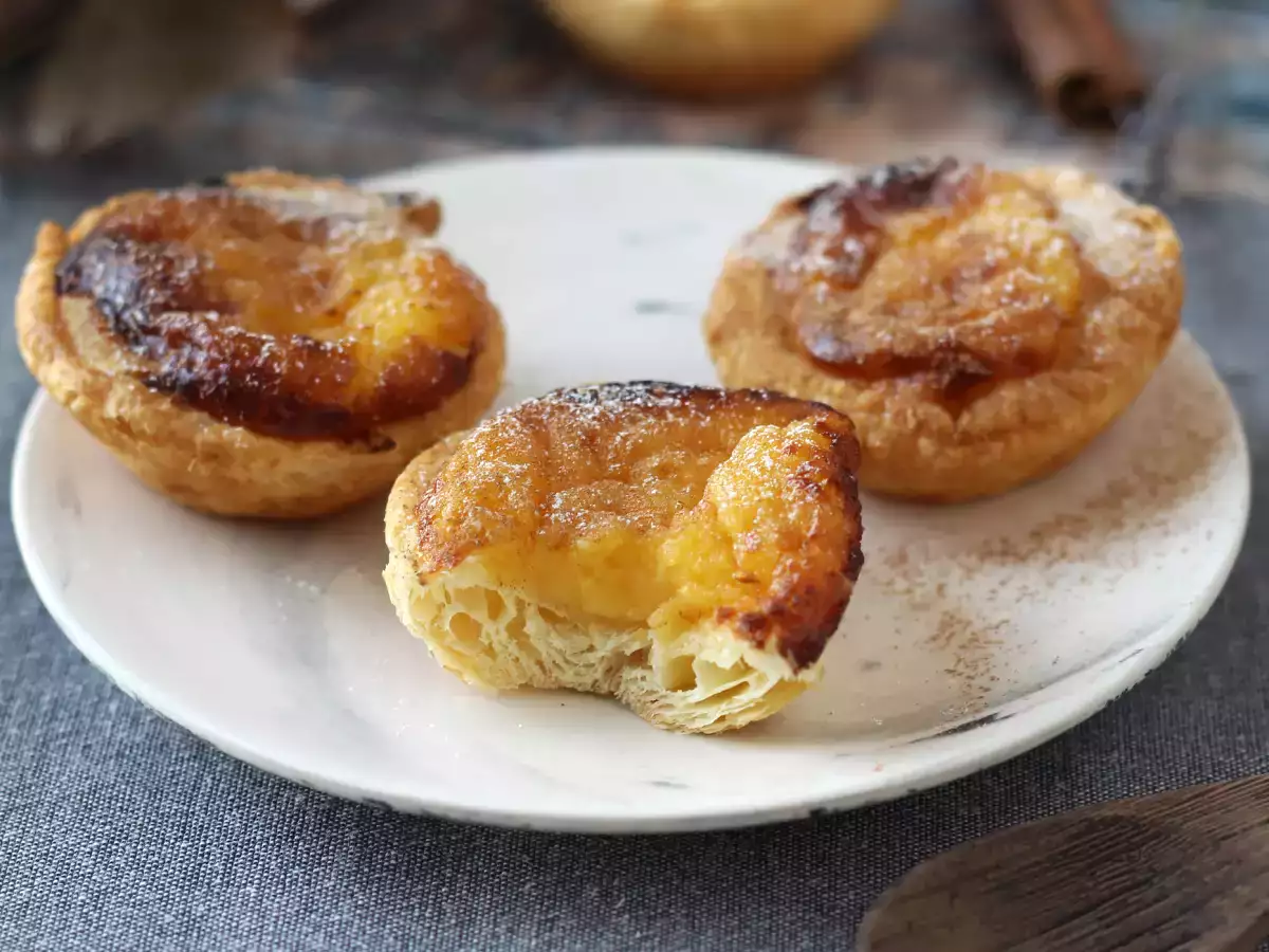 Pastéis de nata ilmakeittimessä. Nopea ja helppo resepti perinteiseen portugalilaiseen makeaan.