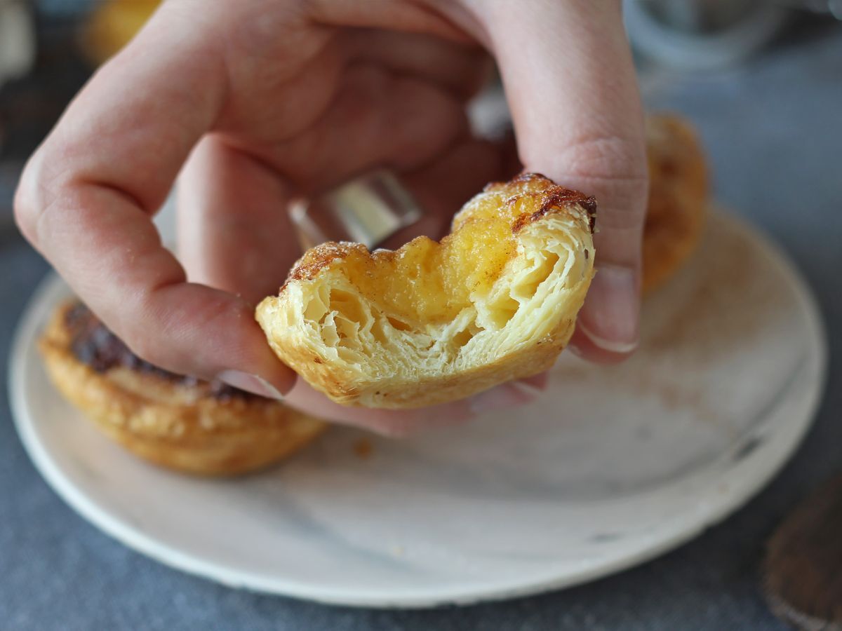 Pastéis de nata ilmakeittimessä. Nopea ja helppo resepti perinteiseen portugalilaiseen makeaan. - kuva 3