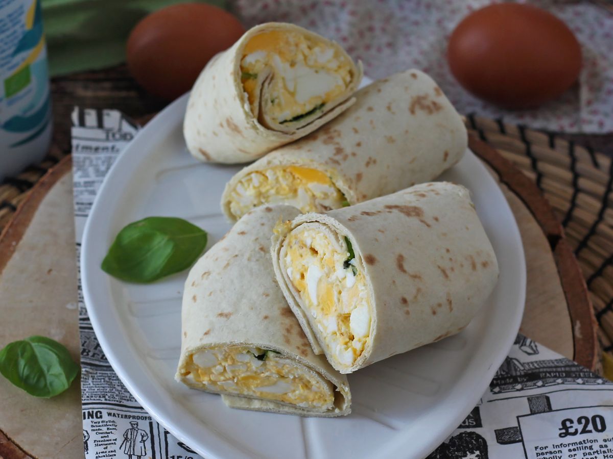 Pehmeä ja superproteiinipitoinen muna-feta-wrap - kuva 3