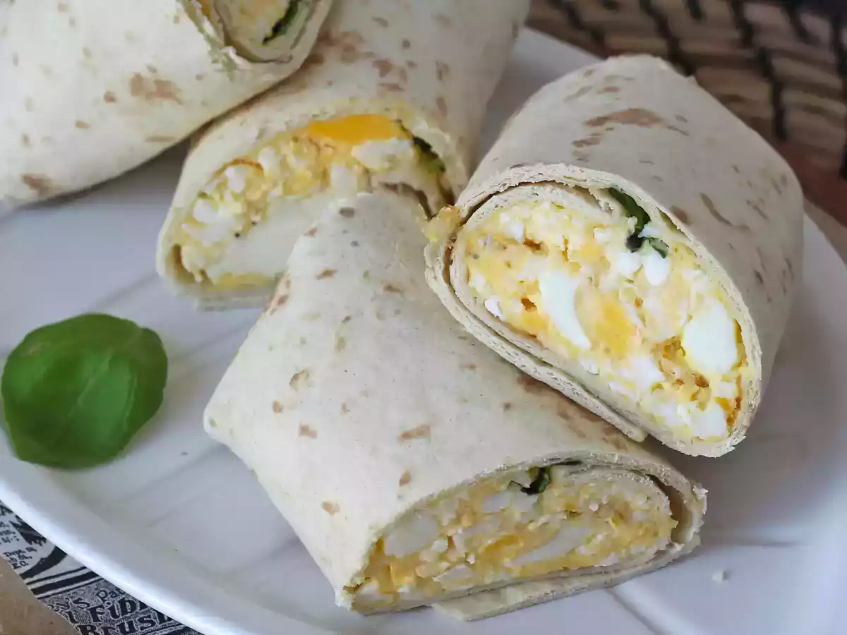 Pehmeä ja superproteiinipitoinen muna-feta-wrap - kuva 4