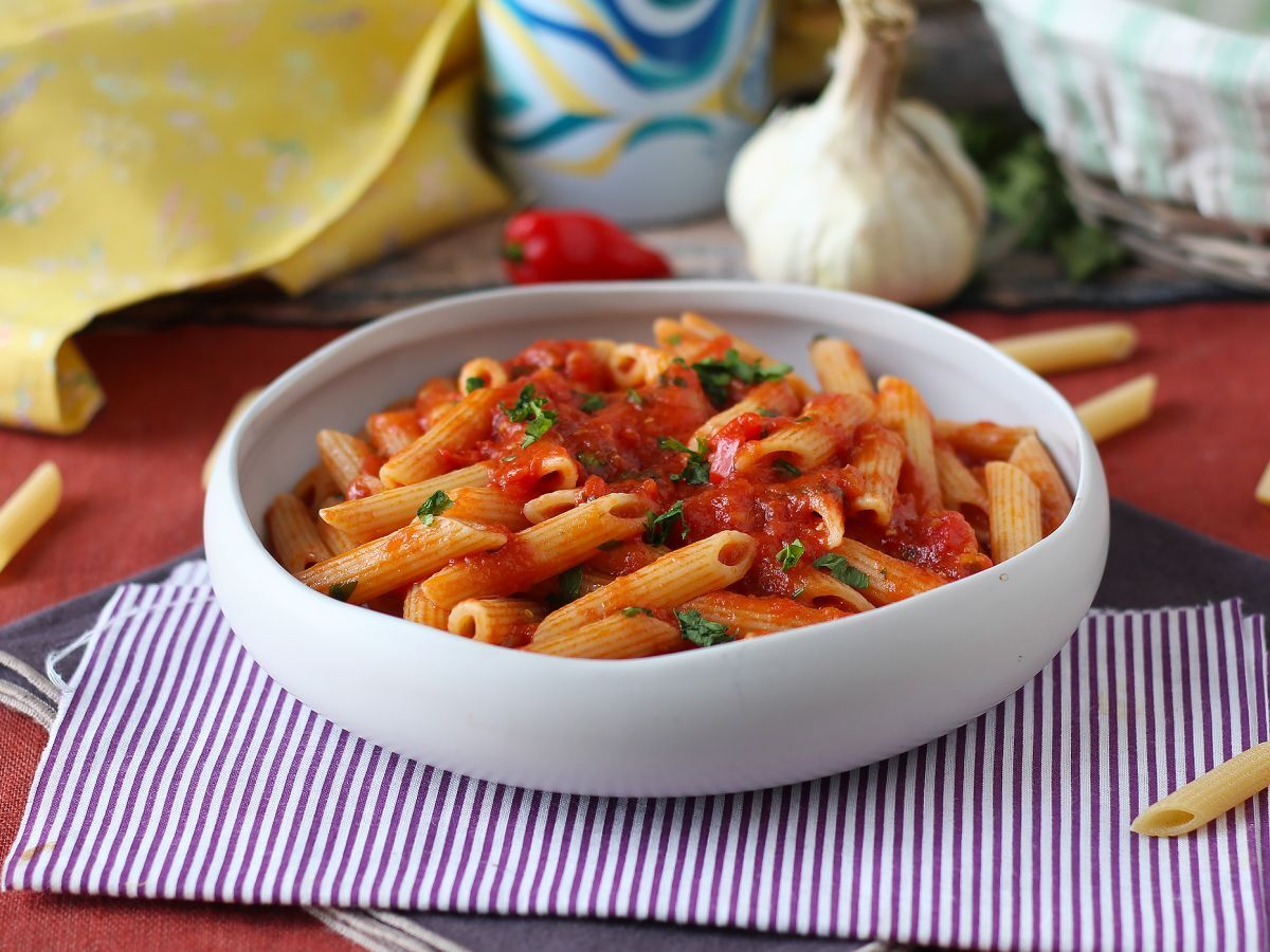 Penne all'arrabbiata: lämmittävä italialainen klassikko!