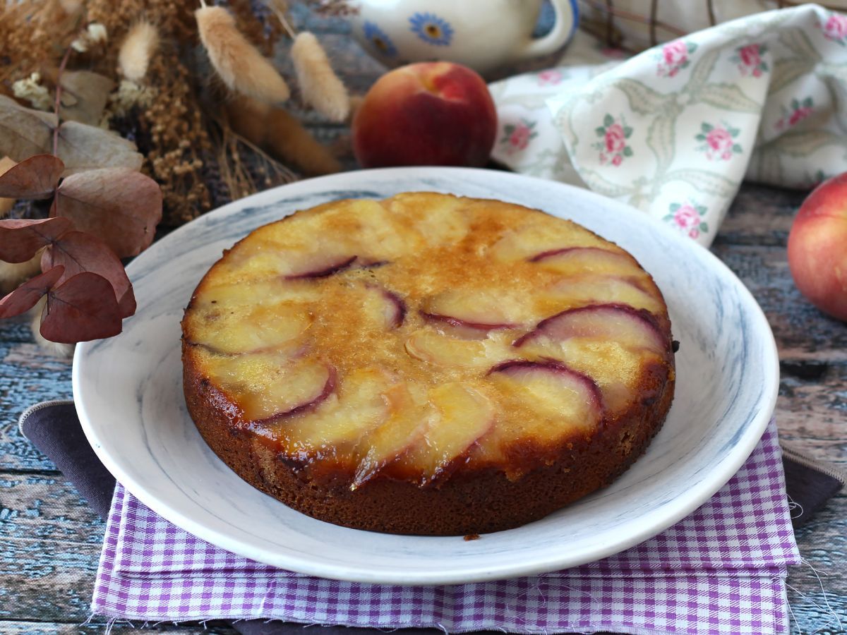 Persikkakakku, kostea, sulava ja karamellisoitu - kuva 2