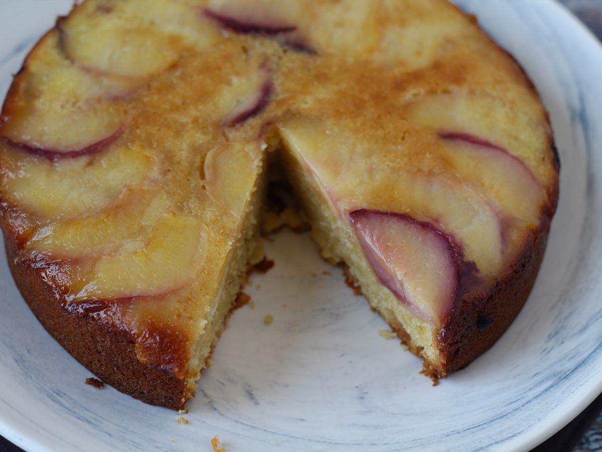 Persikkakakku, kostea, sulava ja karamellisoitu - kuva 7