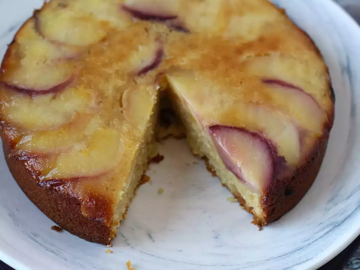 Persikkakakku, kostea, sulava ja karamellisoitu - kuva 7