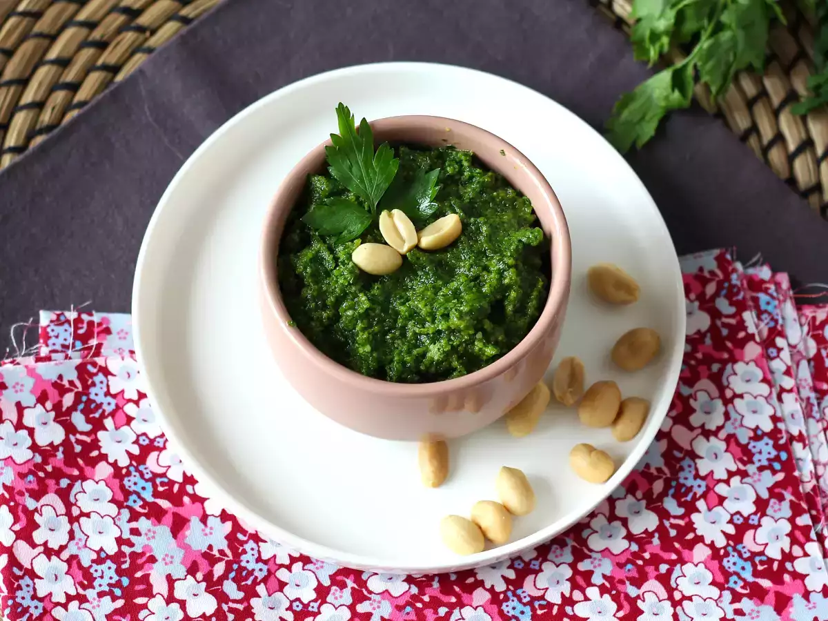 Persilja- ja maapähkinäpesto, makujen räjähdys