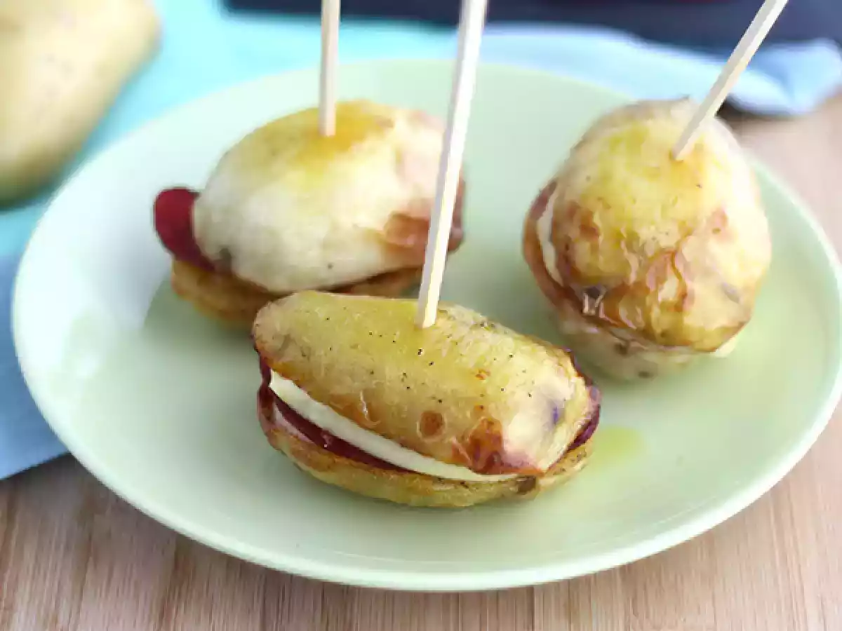 Perunalla täytetty raclette-voileipä