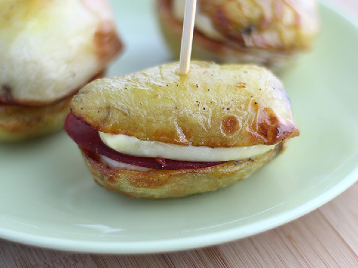Perunalla täytetty raclette-voileipä - kuva 2