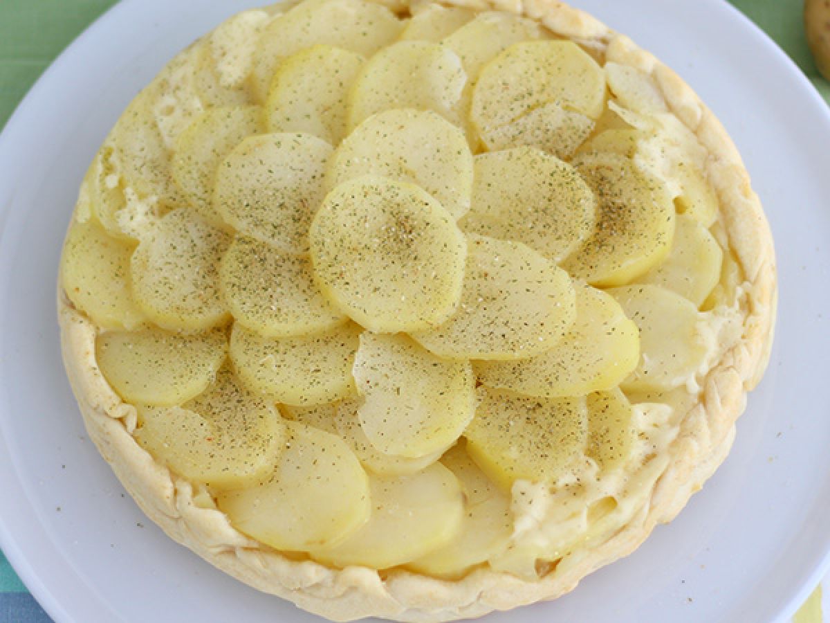 Perunoita ja Cantal-juustoa sisältävä Tarte Tatin - kuva 3