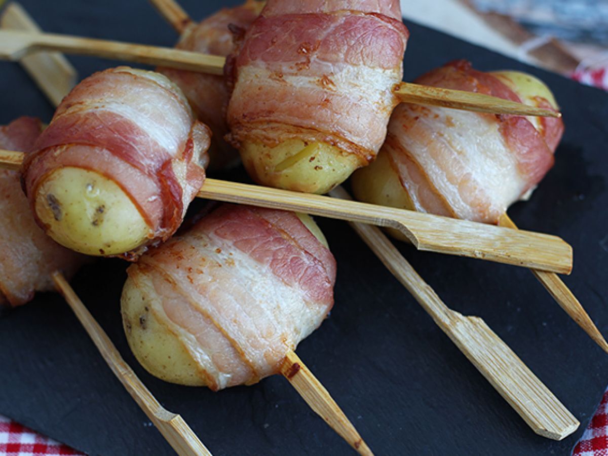 Perunoita ja savustettua pekonia sisältävät aperitiivivartaat - kuva 4