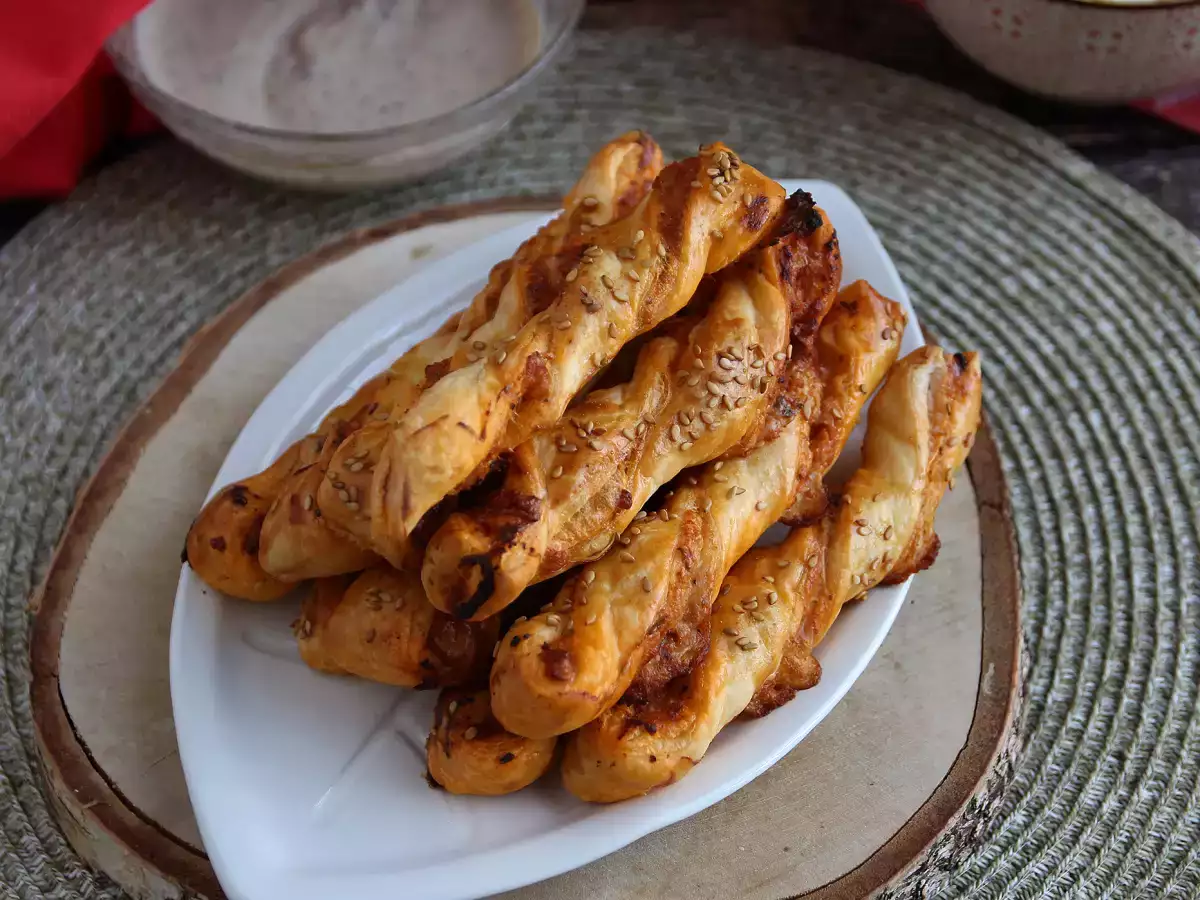 Pesto rosso -mozzarellakierteet lehtitaikinasta