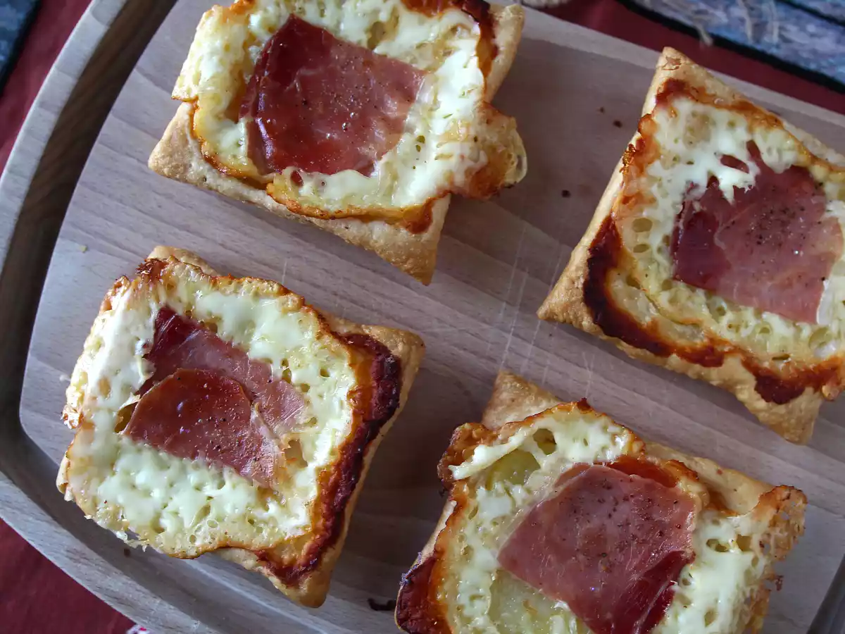 Pienet raclette-maustetut tatin-tortut, yksittäisinä annoksina. - kuva 2