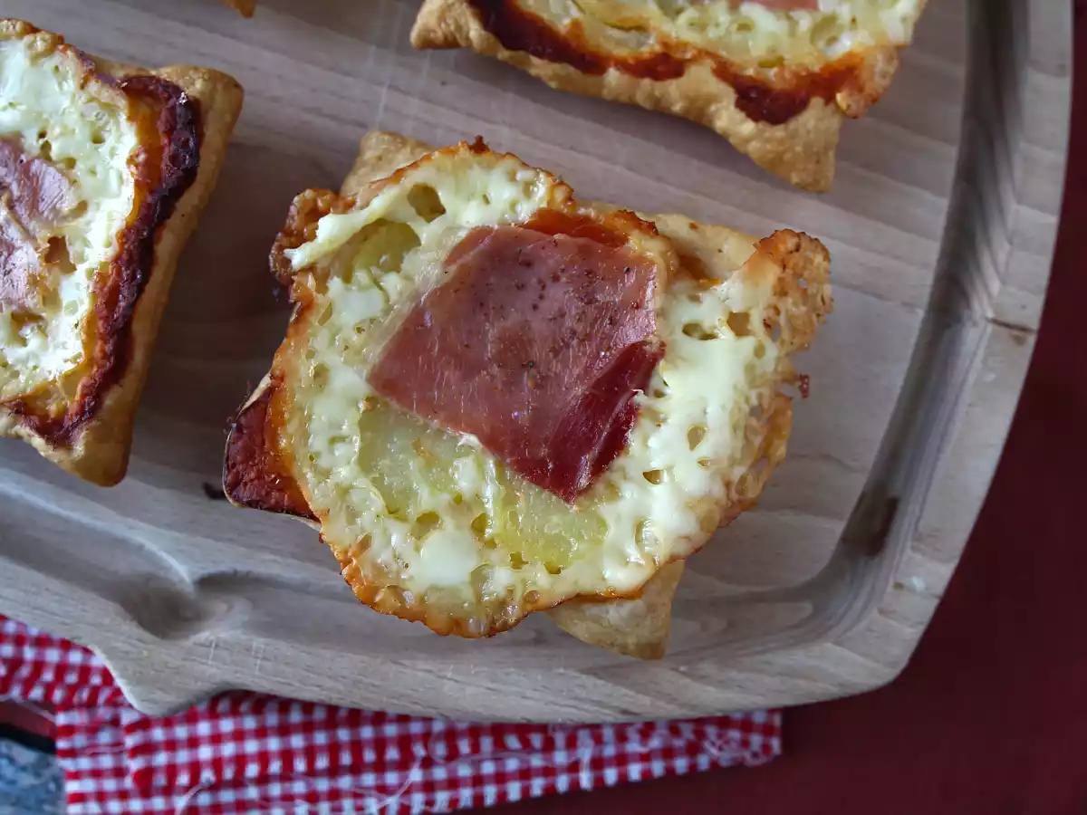 Pienet raclette-maustetut tatin-tortut, yksittäisinä annoksina. - kuva 3