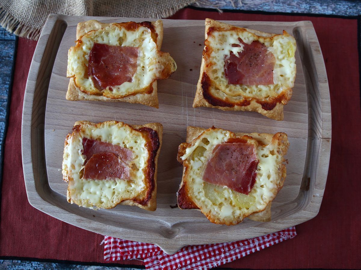 Pienet raclette-maustetut tatin-tortut, yksittäisinä annoksina. - kuva 6