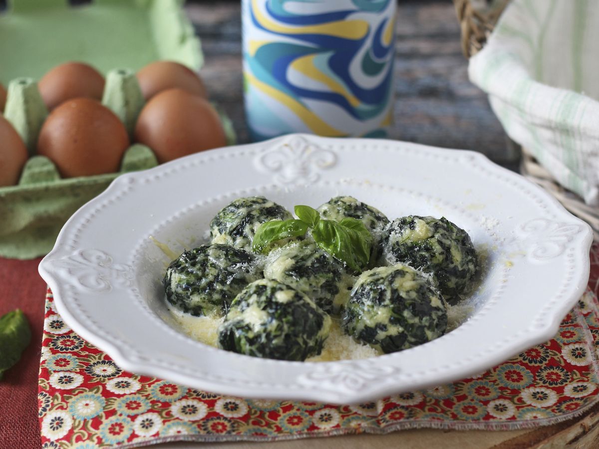 Pinaatti ja ricotta malfatti, helppo, vaivaamaton kotitekoinen pastaresepti