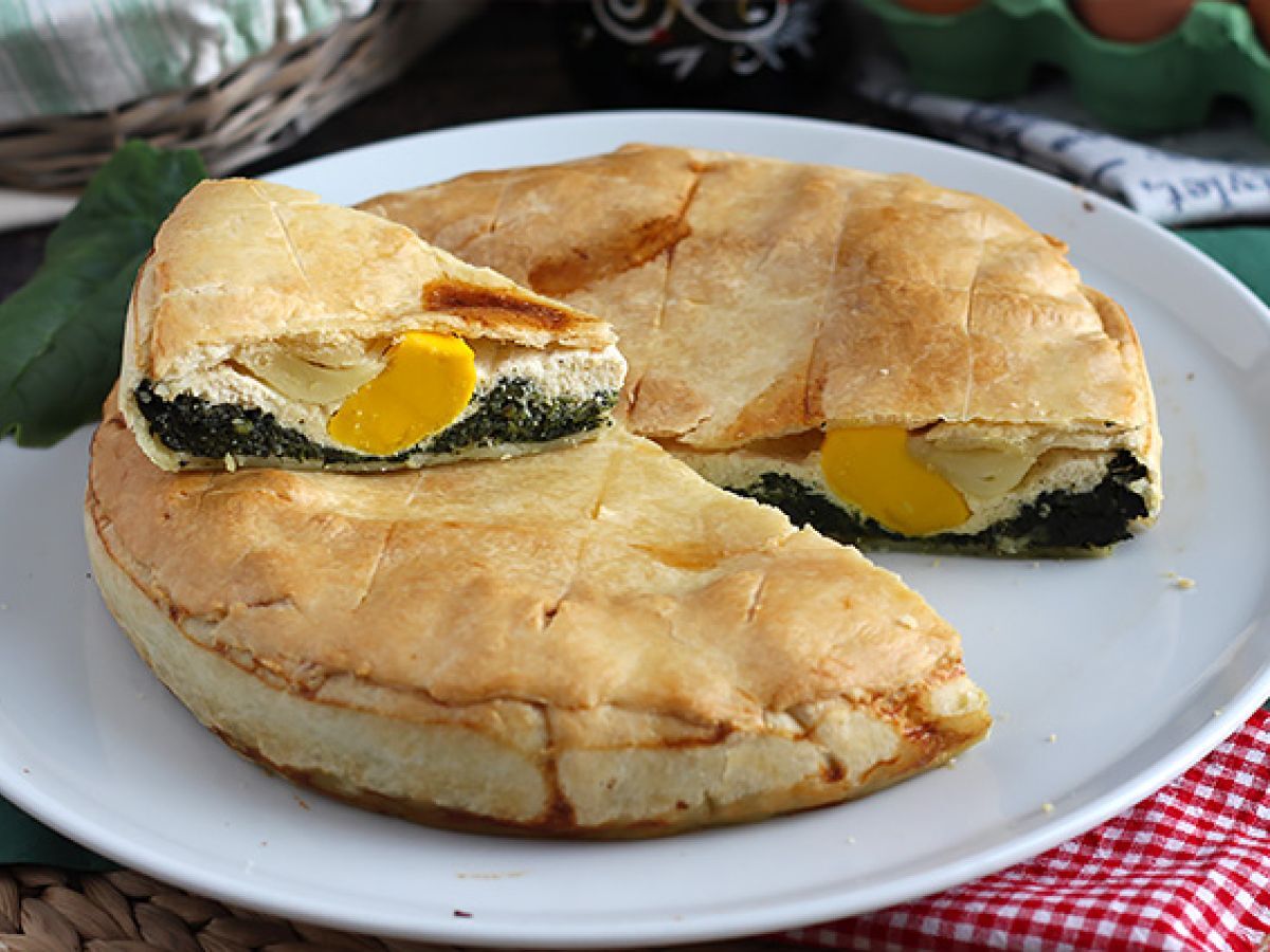Pinaatti-, ricotta- ja munapiirakka - italialainen Torta Pasqualina