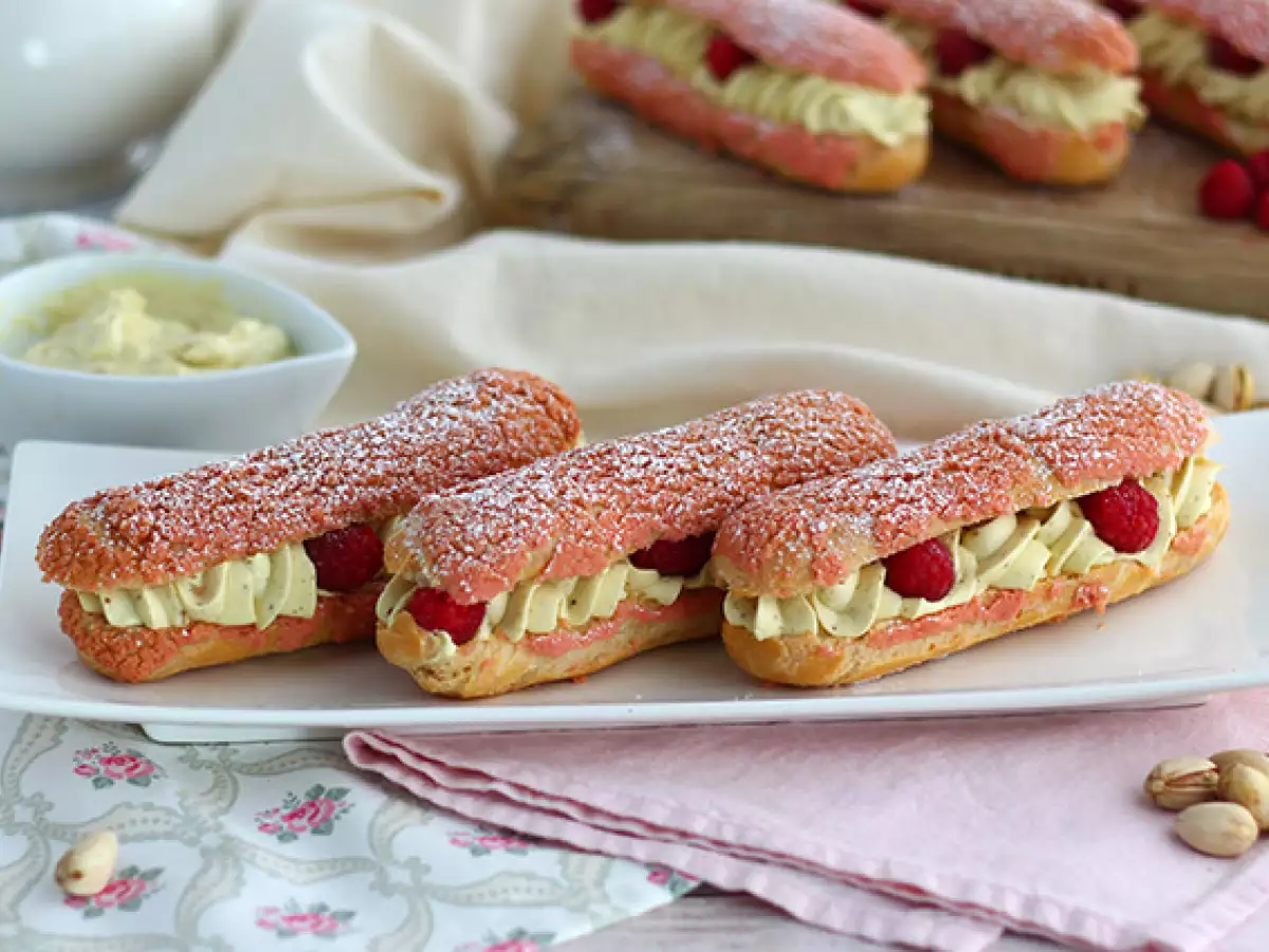 Pistaasikreemillä ja vadelmilla täytetyt éclair-leivokset - kuva 2