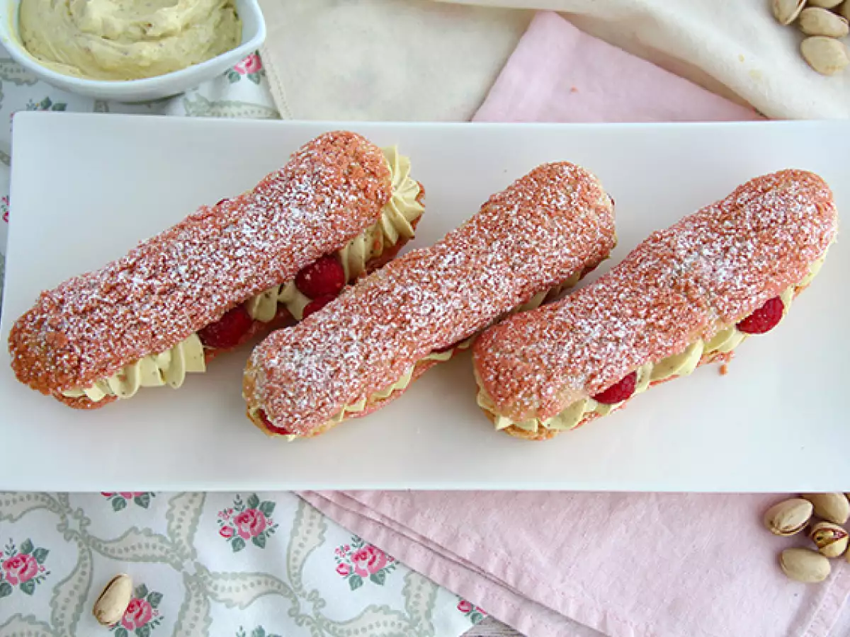 Pistaasikreemillä ja vadelmilla täytetyt éclair-leivokset - kuva 3